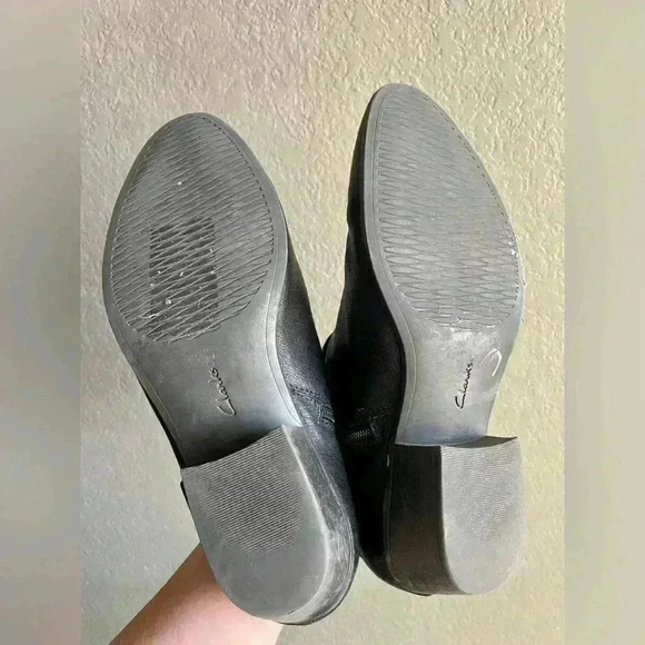 Clarks Black Size 9.5 Heel Leather Boots Pointed Toe with Zipper Women - Picture 8 of 8